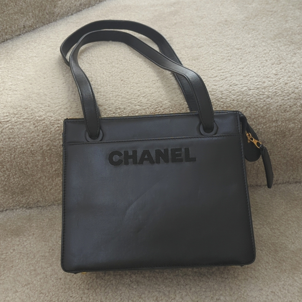 Chanel vintage shoulder bag